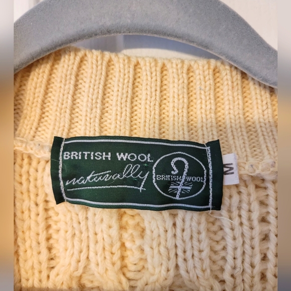 Women's wool, button up, ivory, cardigan size M - Picture 3 of 3